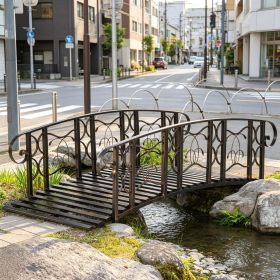 Brown 6' Metal Arch Garden Bridge with Safety Side Rails Vine Motifs 660 Lbs Capacity for Backyard Creek Stream Pond Easy Assembly